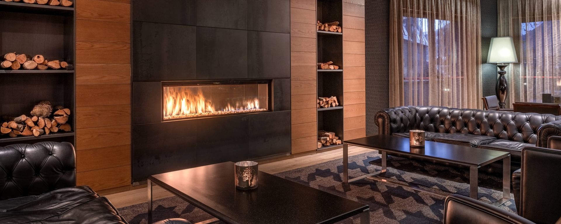 Fireplace lounge with leather sofas